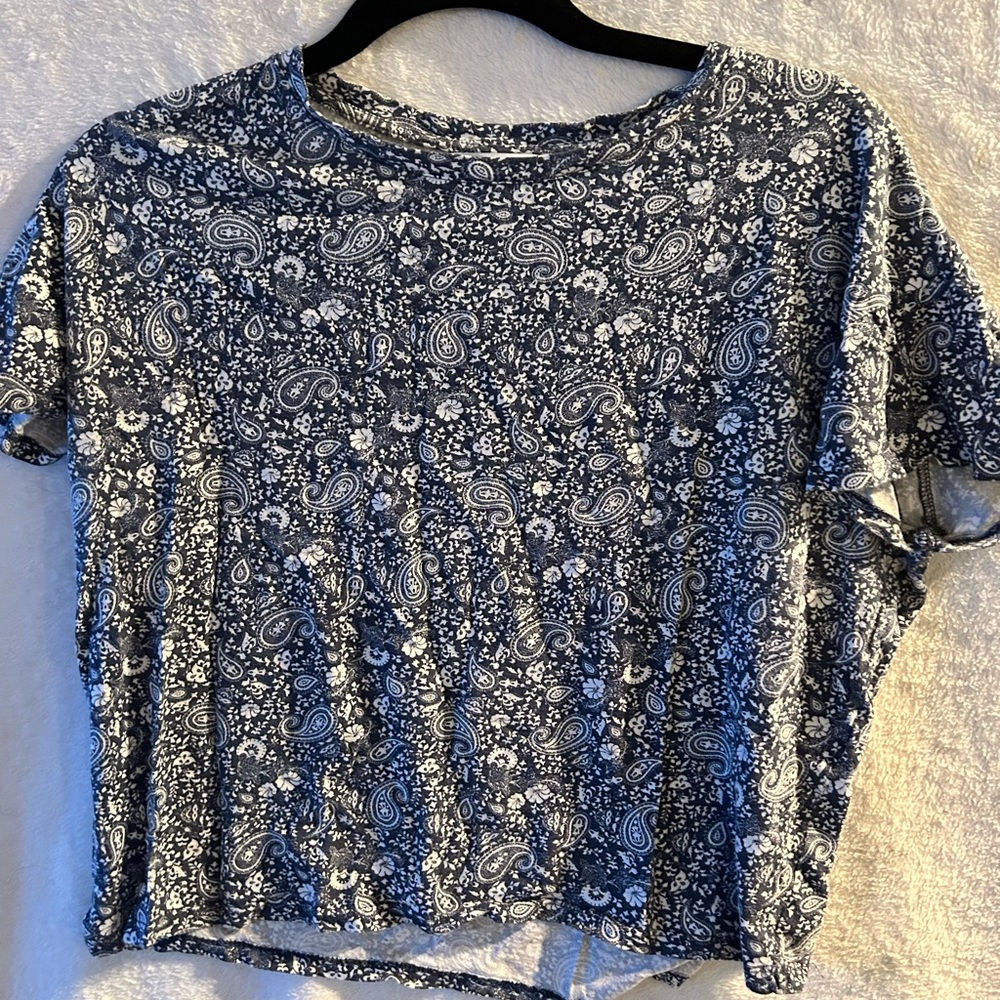 Pull&Bear blue paisley top, slight crop